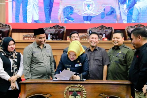 APBD 2024 Resmi Dipertanggungjawabkan, DPRD Mura Sahkan Raperda Jadi Perda